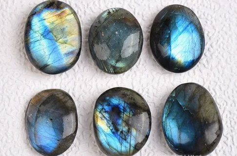 Random 2pcs/set Natural Labradorite Palm Stone - Chakra Reiki Polished Healing Crystal for Stress Relief & Anxiety Therapy image 6