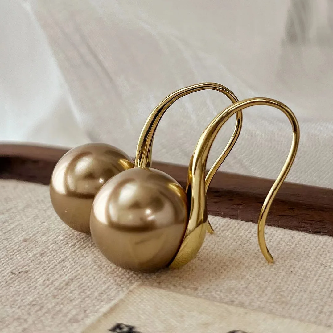 

New retro Maillard high heels earrings women's light luxury high-end earrings 14mm Shijia shell pearl earrings