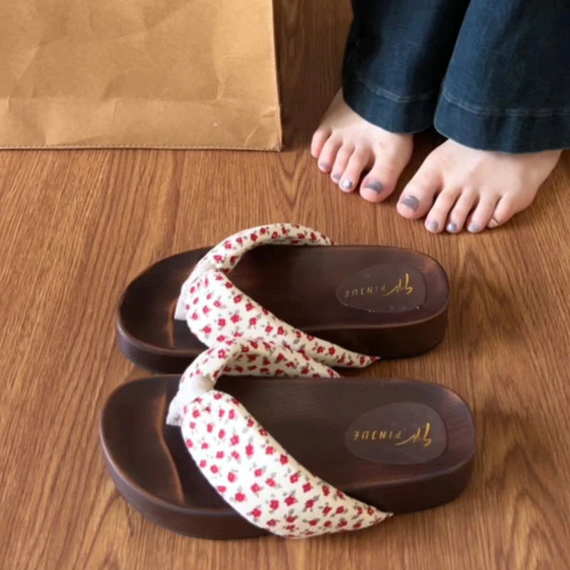 

2026 Summer Women Platform Thick Bottom Slippers Fashion Polka Dot Shoes Outdoor Clip Toe Height Increase Vacation Dress Slides