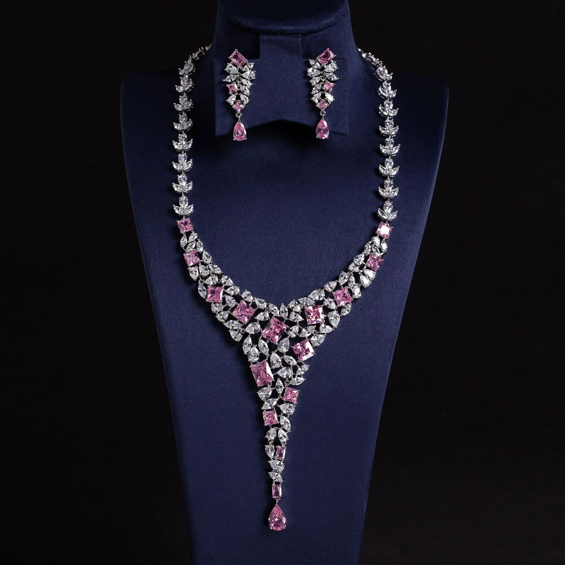 

Heavy Industry Design High-end Sparkling Diamond Luxury Necklace Earrings Set Sweet Pink Water Drop Temperament Banquet Accessor