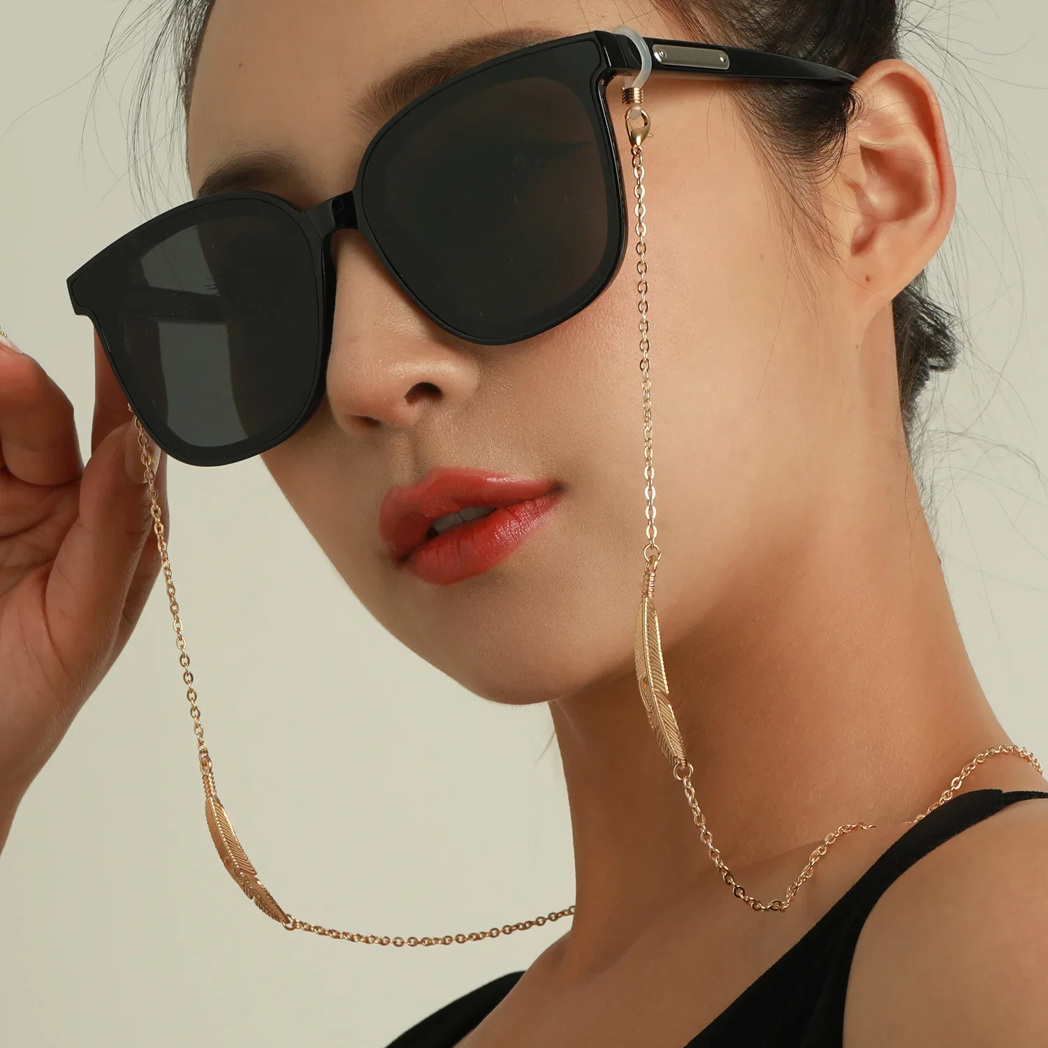 

Fashion Feather Disc Eyeglasses Chains Sunglasses Retainer Strap Holder for Women Necklace Accessories