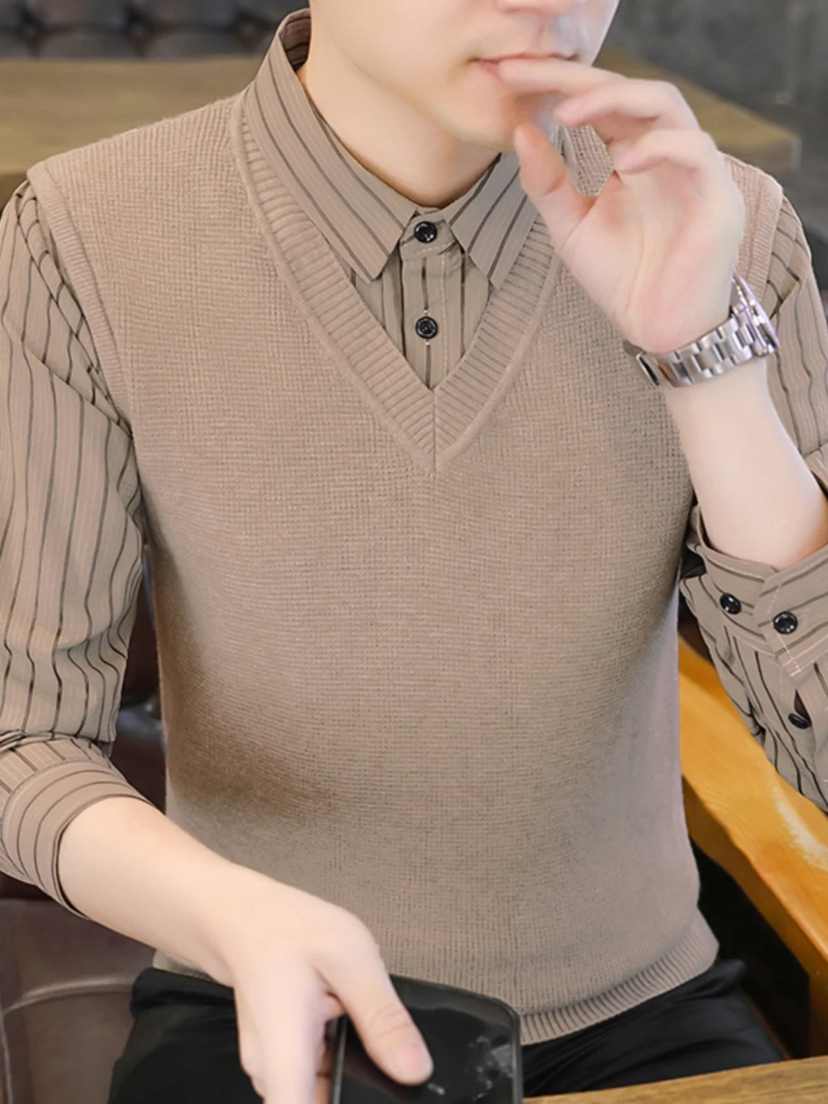 

Мужской вязаный свитер с воротником-стойкой, жилетом в стиле пэчворк и полосатыми вставками, осенне-зимний комплект из двух предметов, смесовая ткань из полиэстера, длинный рукав