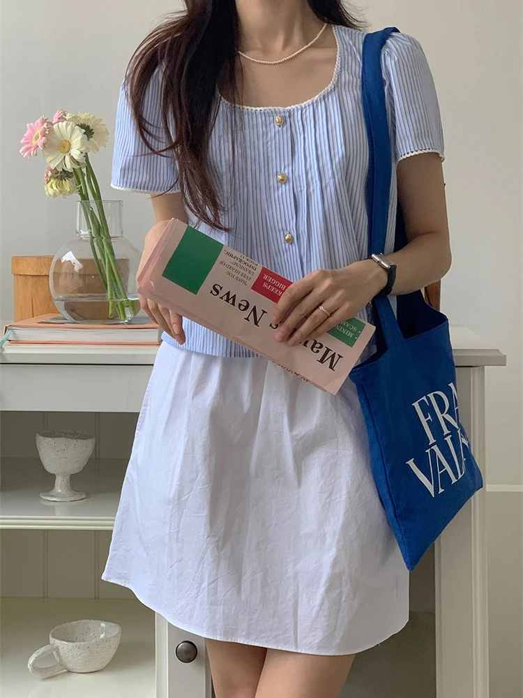 Gola Feminina com Detalhes em Renda Listrada Azul Única, Estilo Coreano, Cor Suave, Corte Reto para o Dia a Dia