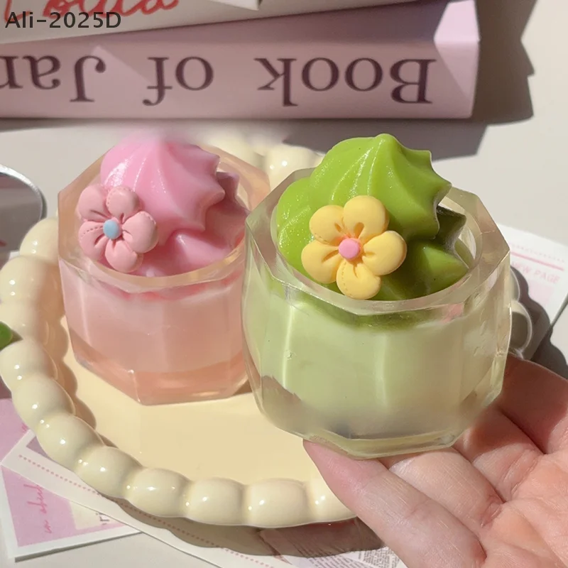 

1 Piece Kawaii Strawberry Milk Shake Beverage Milk Tea Cup Soft TPR Kids Toy Imitation Dessert Wet Toys Girl Gift