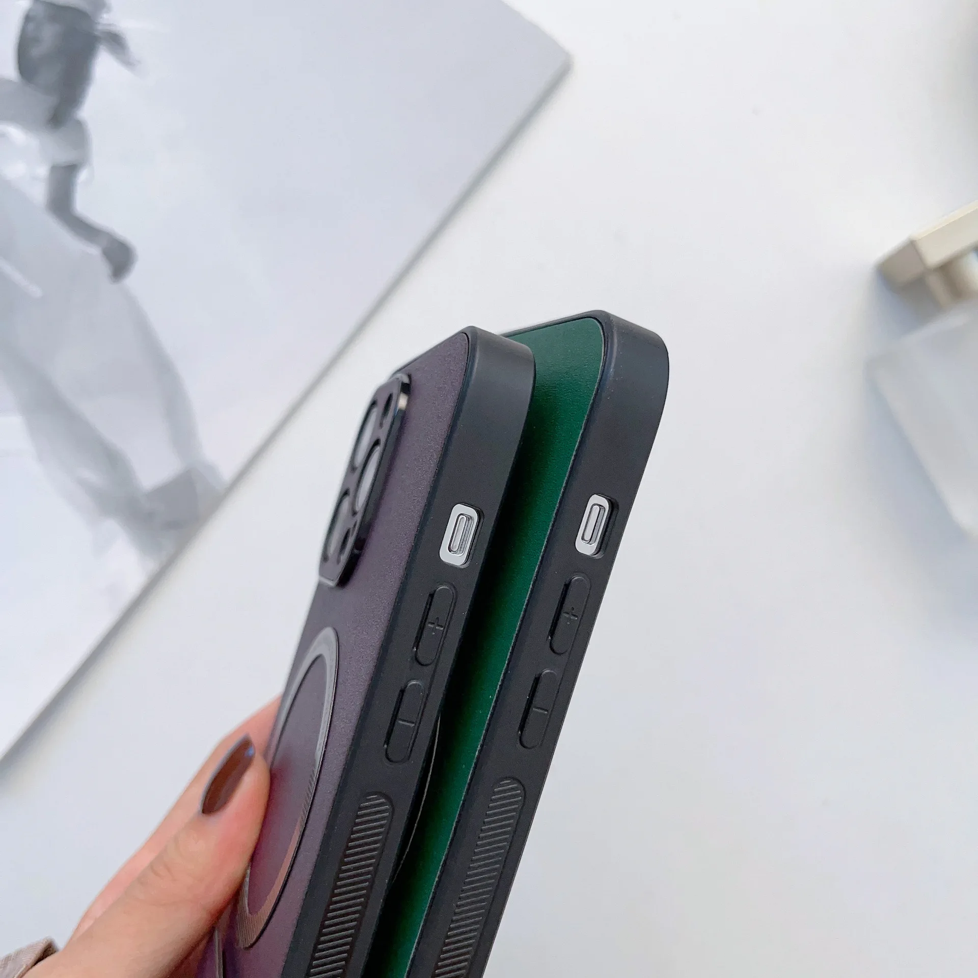 حافظة هاتف جذابة مزودة بدعامة مغناطيسية لهاتف آيفون 13 12 11 14 برو ماكس XR XS Max 14 Plus حافظة ظهر من السيليكون الفاخر