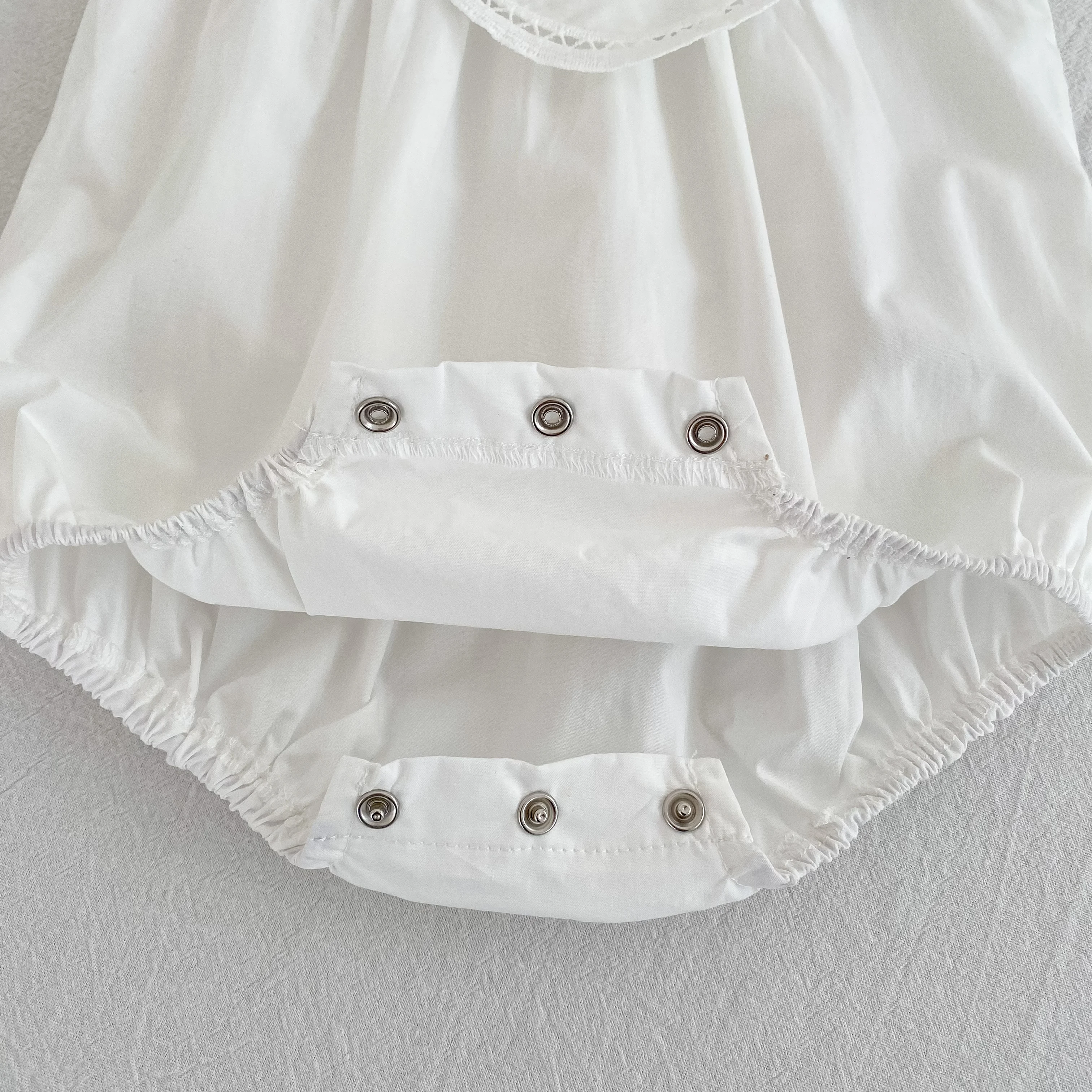 0-24M Baumwolle Sommer Baby Mädchen Kleidung Neugeborenes Baby Mädchen Strampler Ärmelloser Blütenblatt-Kragen Overall – Detail 11