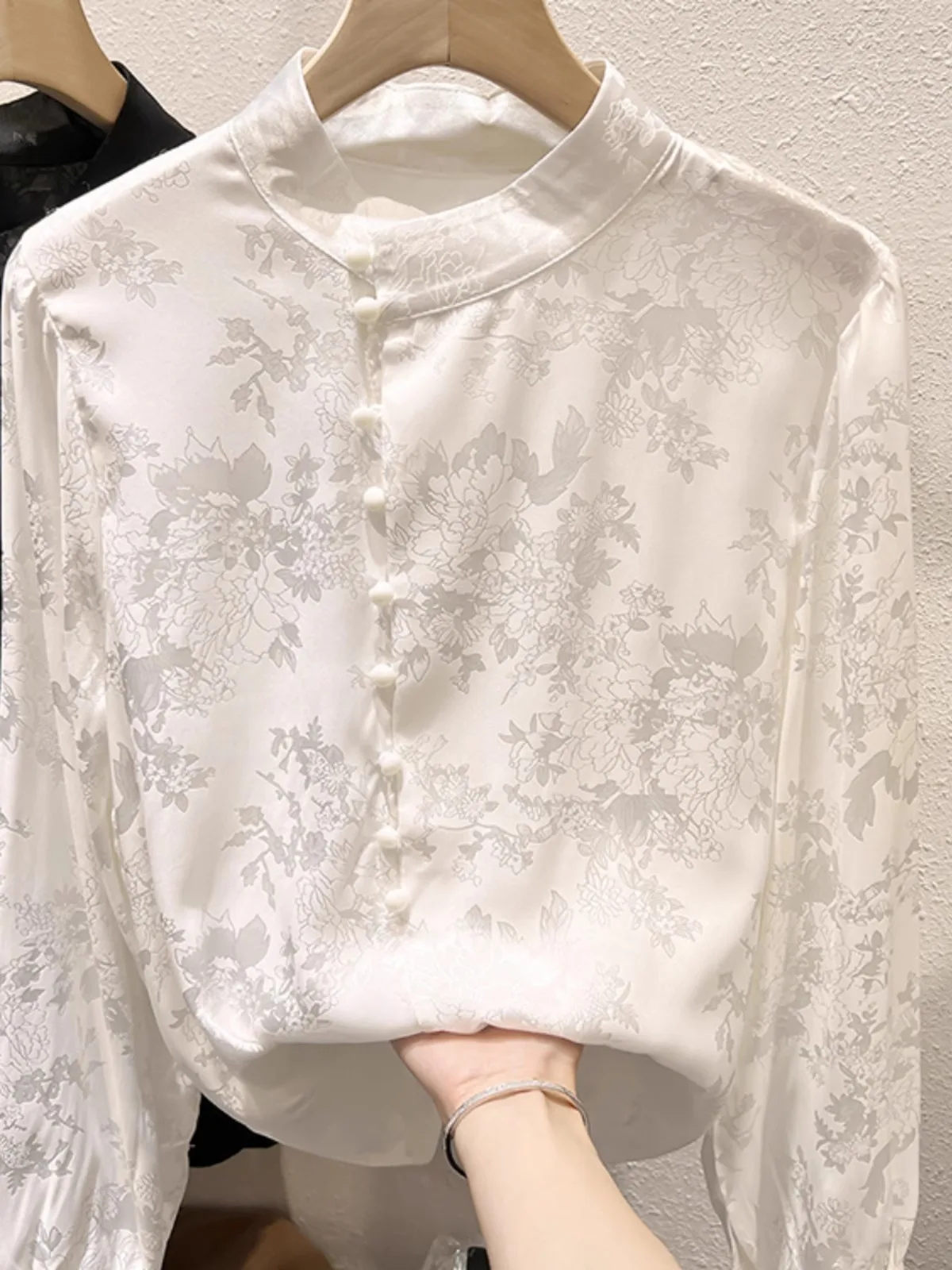 

Chinese Style Retro Standing Collar Jacquard Shirt Women's Long Sleeved Satin Single Breasted Thin Top Women Tops Blouse Women