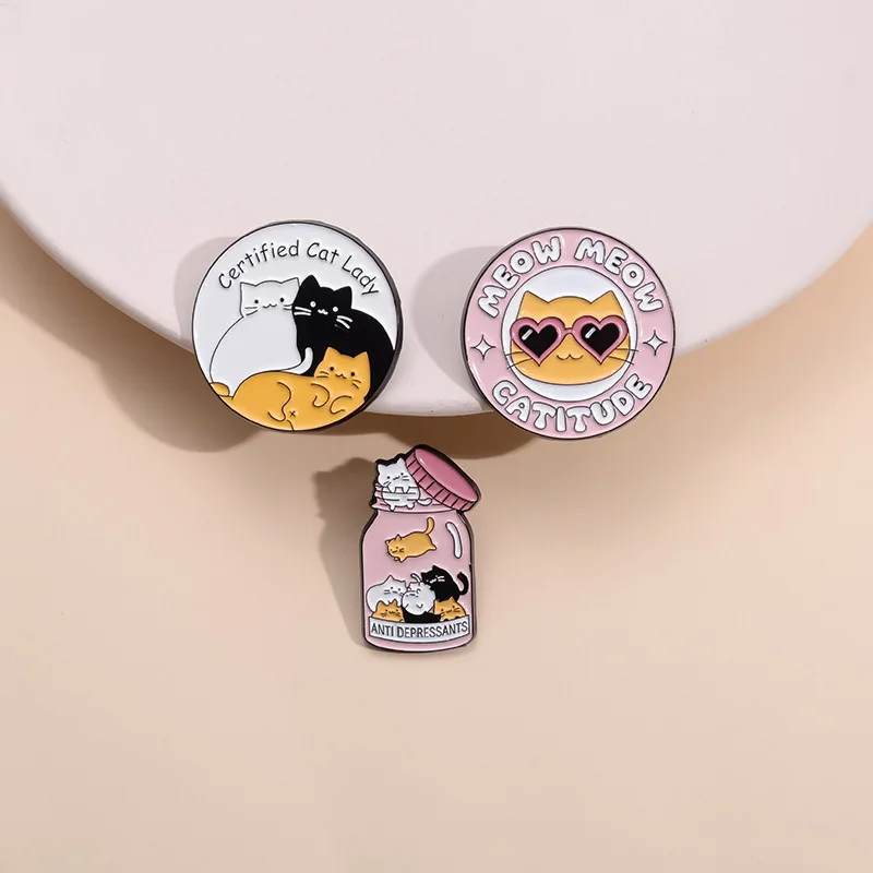 

Fashion and Versatile Cartoon Cat Circular Geometric Brooch Cute Kitten Colored Paint Metal Badge Niche Clothing Accessories