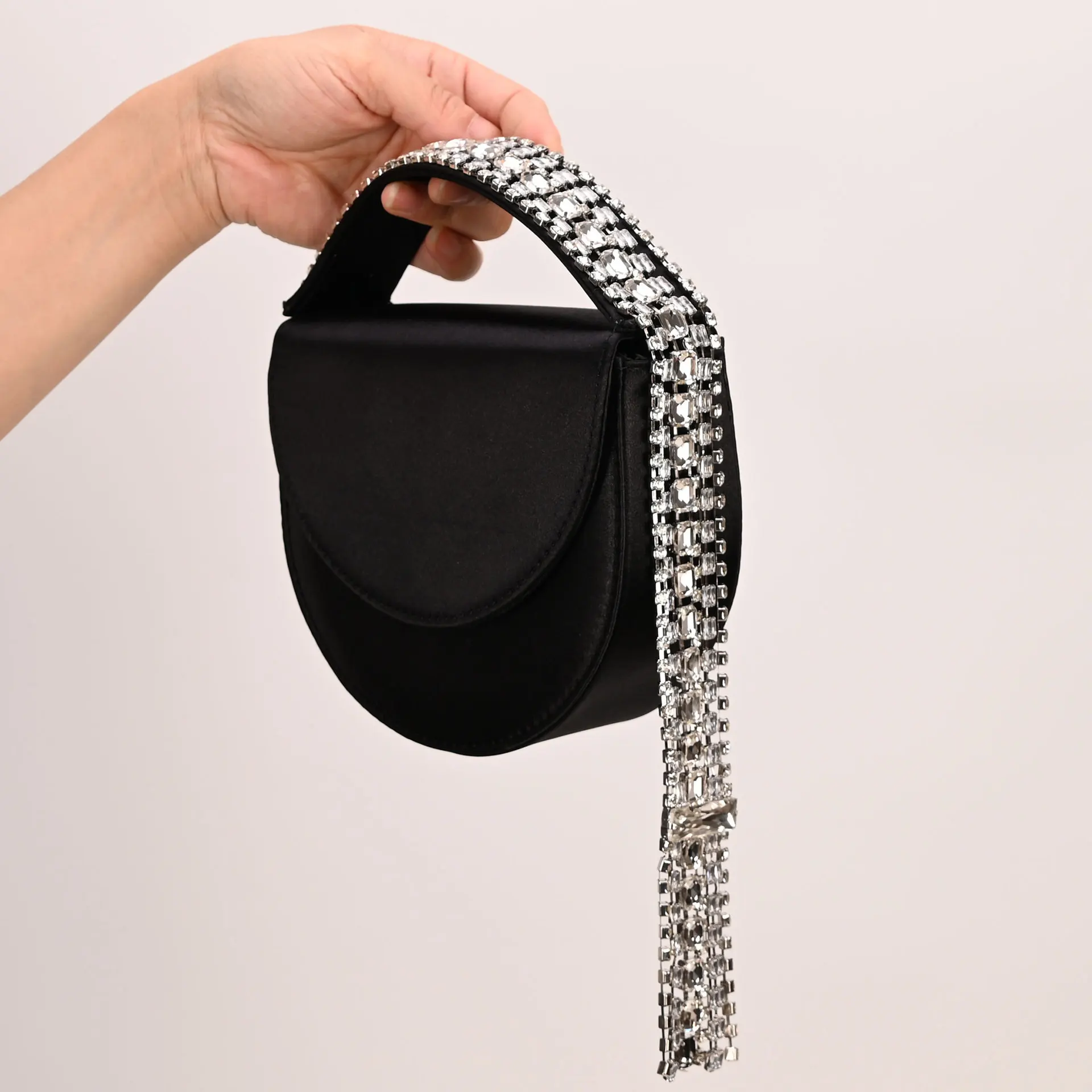 

Super Sparkling Diamond Tassel Evening Bag Luxury Rhinestone Handbags Satin Saddle Shoulder Bags for Women Wedding Party Clutch