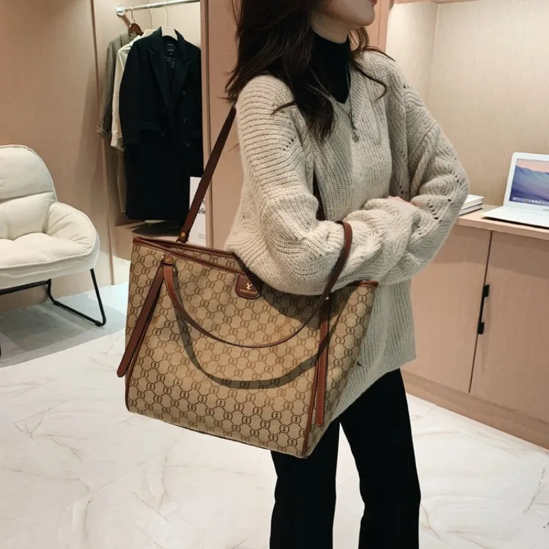 

Стильная женская сумка через плечо с пресбиопическим дизайном для изысканного и полированного внешнего вида