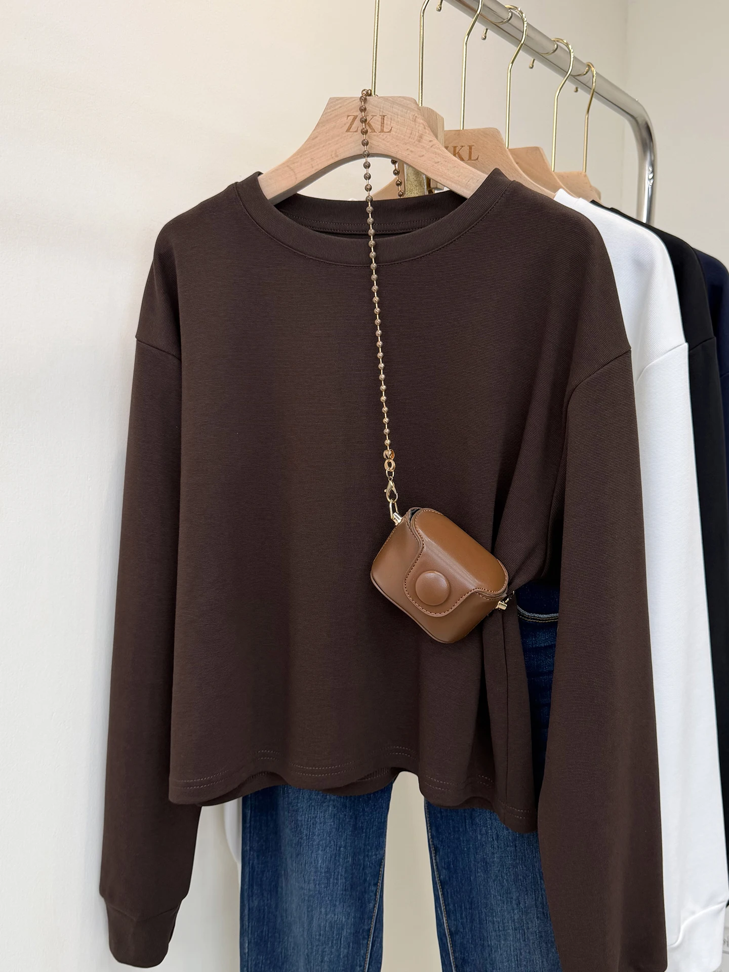 Bluza damska z dzianiny waflowej bez kaptura, elegancka, uniwersalna, idealna na wiosnę, dla studentek, z haftowanym napisem.