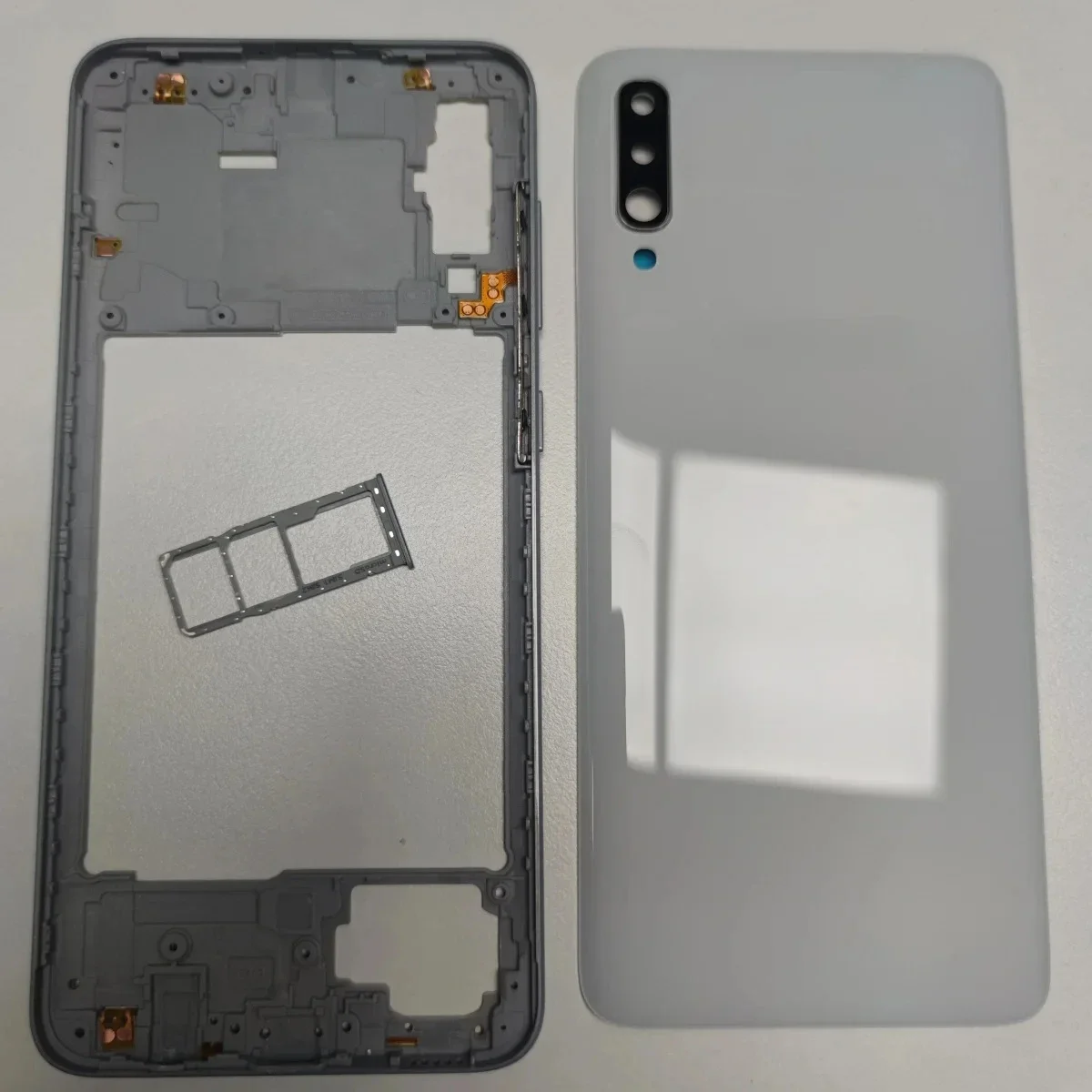 フルハウジングケースサムスンギャラクシー A70 A705 ミドルフレームカバー + バッテリーバックカバーとカメラレンズ修理部品