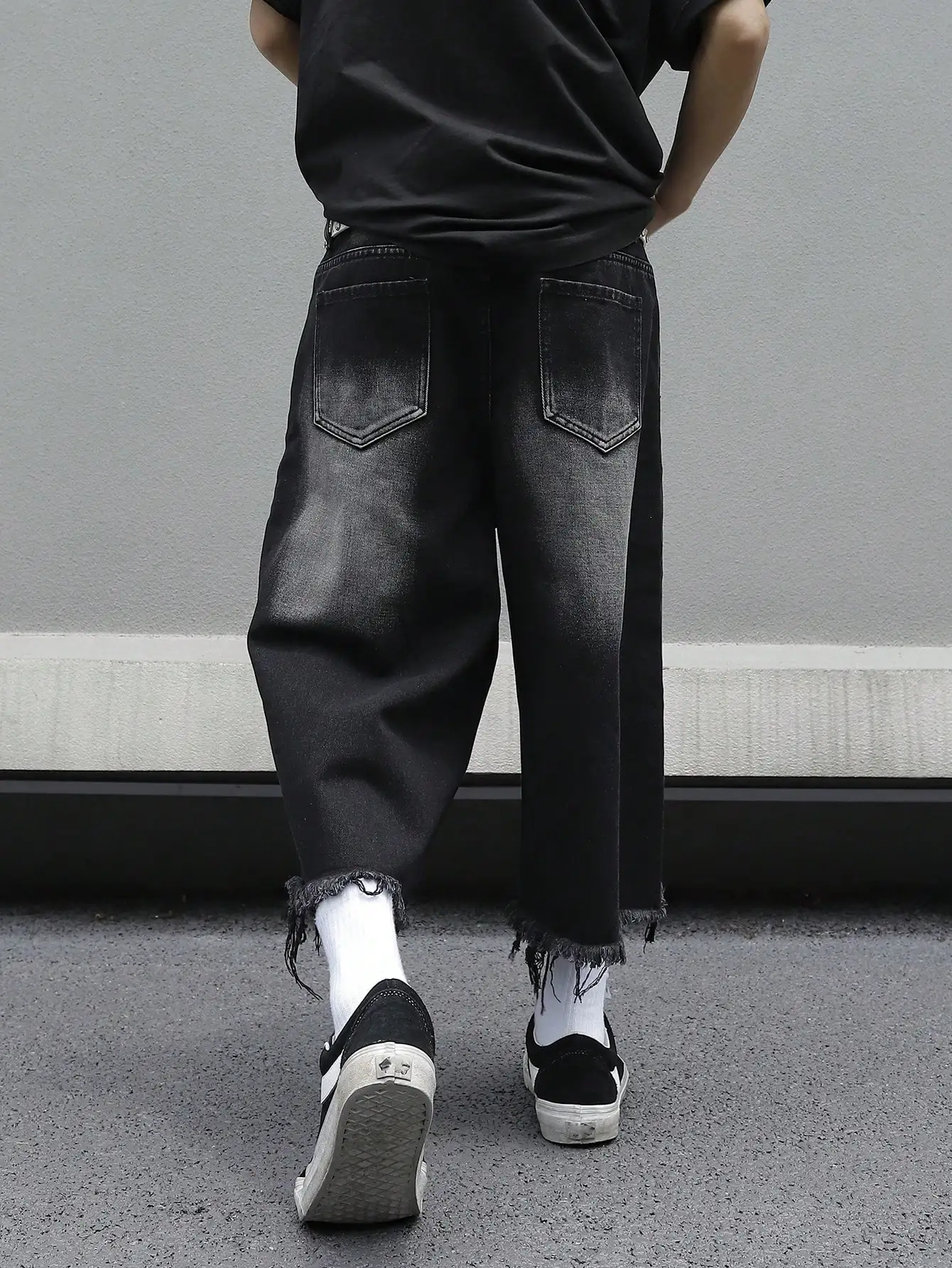 Jeans in denim strappati larghi da uomo Pantaloni a gamba larga al polpaccio a 7 punti Fori in difficoltà Orlo sfilacciato Pantaloni casual streetwear