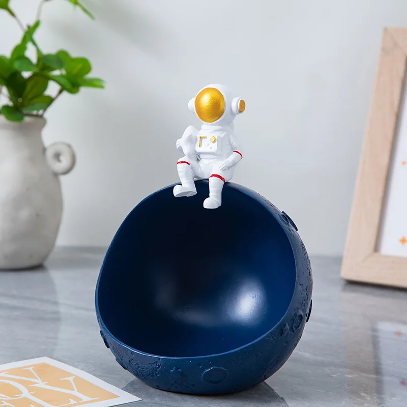 Astronaut figurine resin astronaut decoration astronaut moon model sculpture in storage box for home office dining table