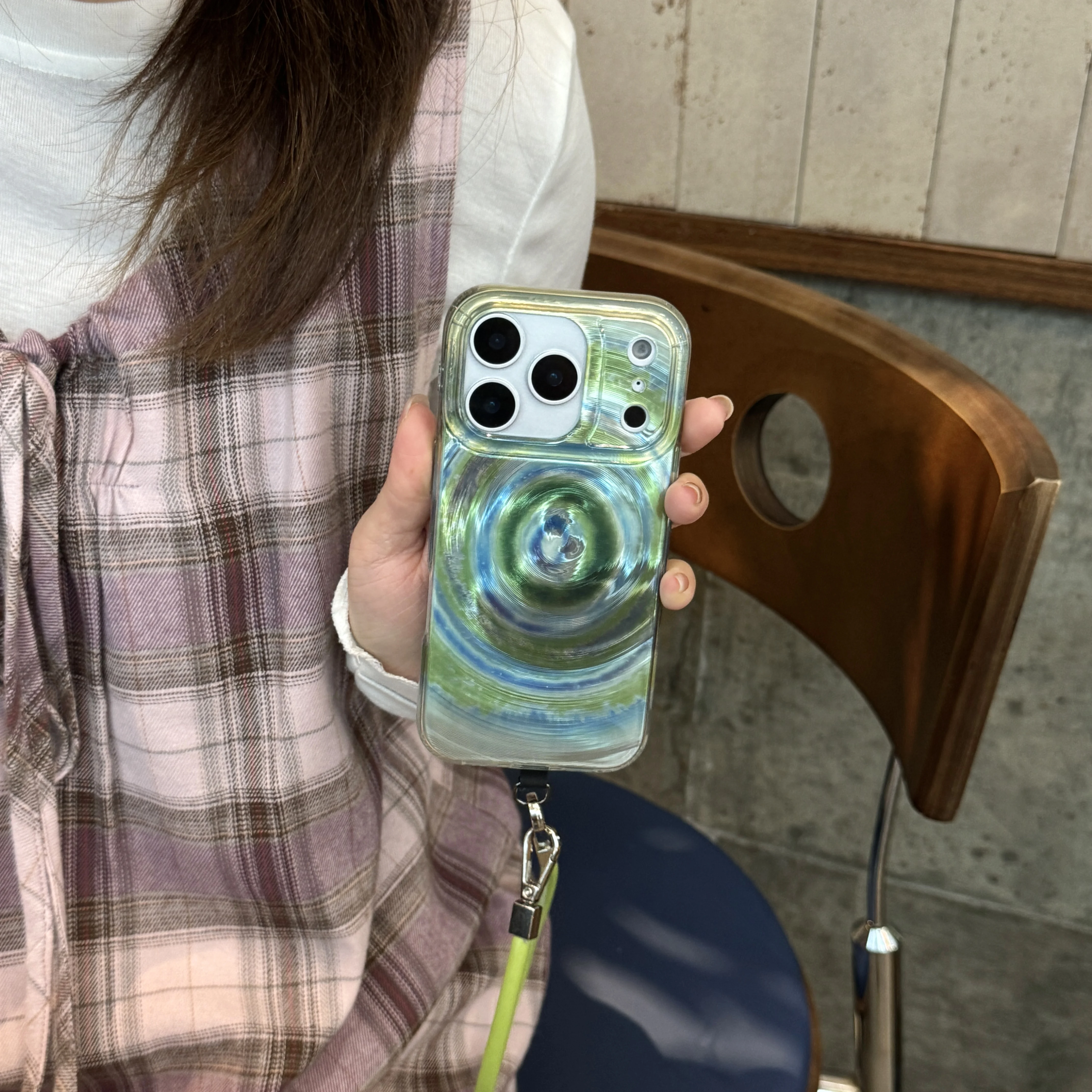 Etui na telefon iPhone 17 16 15 14 Pro Max z wzorem wokółkulującego się niebiesko-zielonego wzoru, silikonowe, odporne na wstrząsy, z ochroną obiektywu.