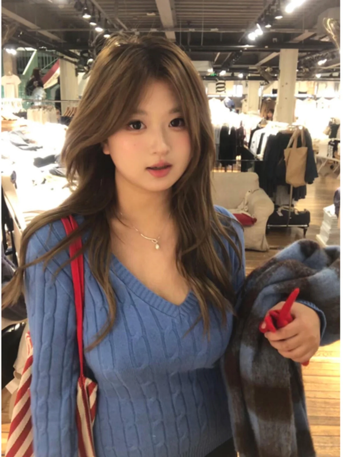 

Корейский милый синий витой свитер с v-образным вырезом, женский осенне-зимний утягивающий мягкий уютный вязаный свитер, внутренняя одежда, повседневная мода