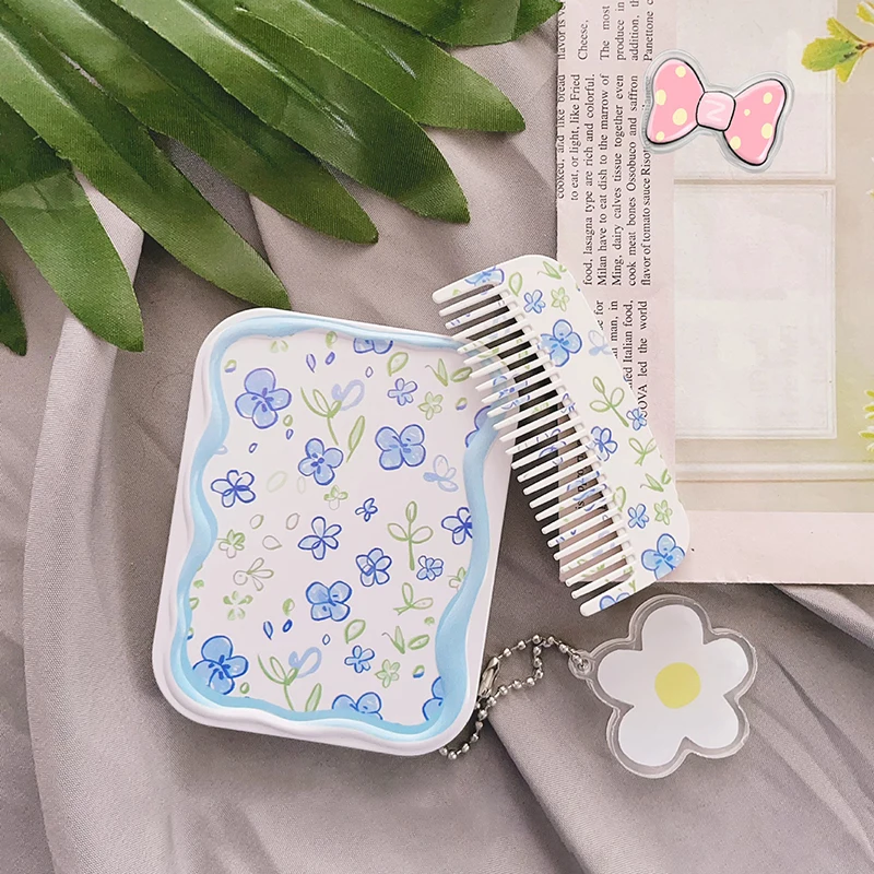 Specchio per il trucco pieghevole Flip-Top con fiore blu specchio tascabile portatile specchio per il trucco cosmetico rettangolare da donna con pettine