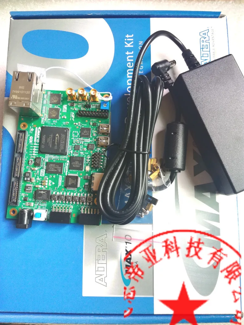 Spot DK-DEV-10m50 - A MAX 10 Kit FPGA development evaluation board suite