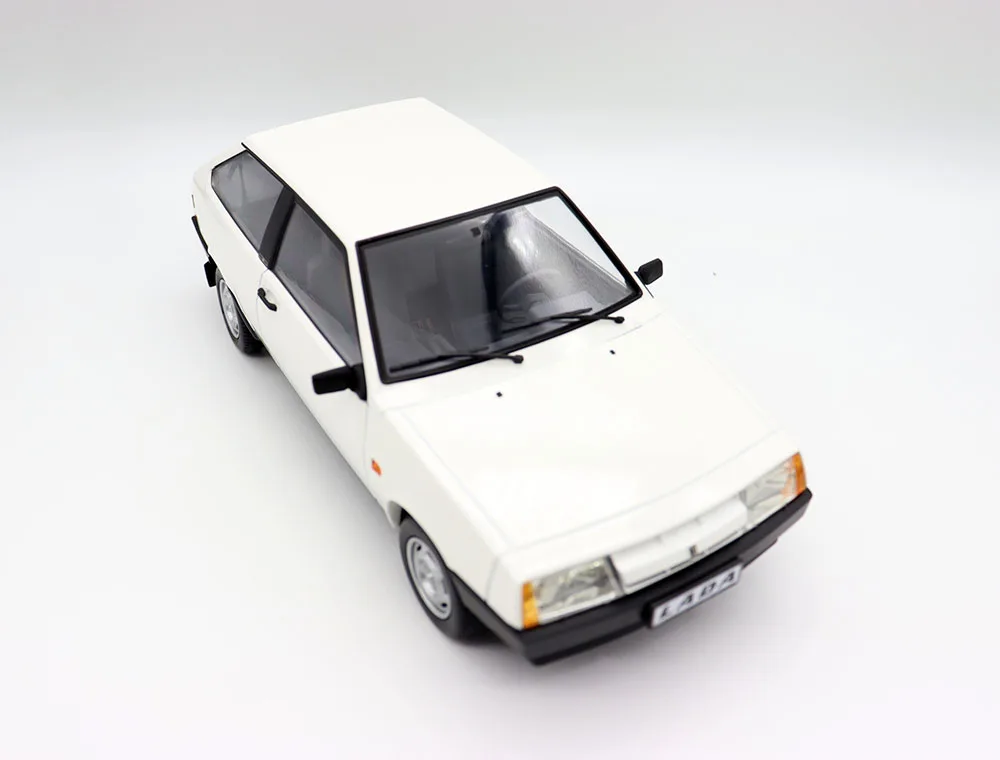 PSM 1/18 Scale Lada 2108 Samara 1989 White Die-Cast Model Toys USSR Car Metal Vehicle Toy For Collection Gift