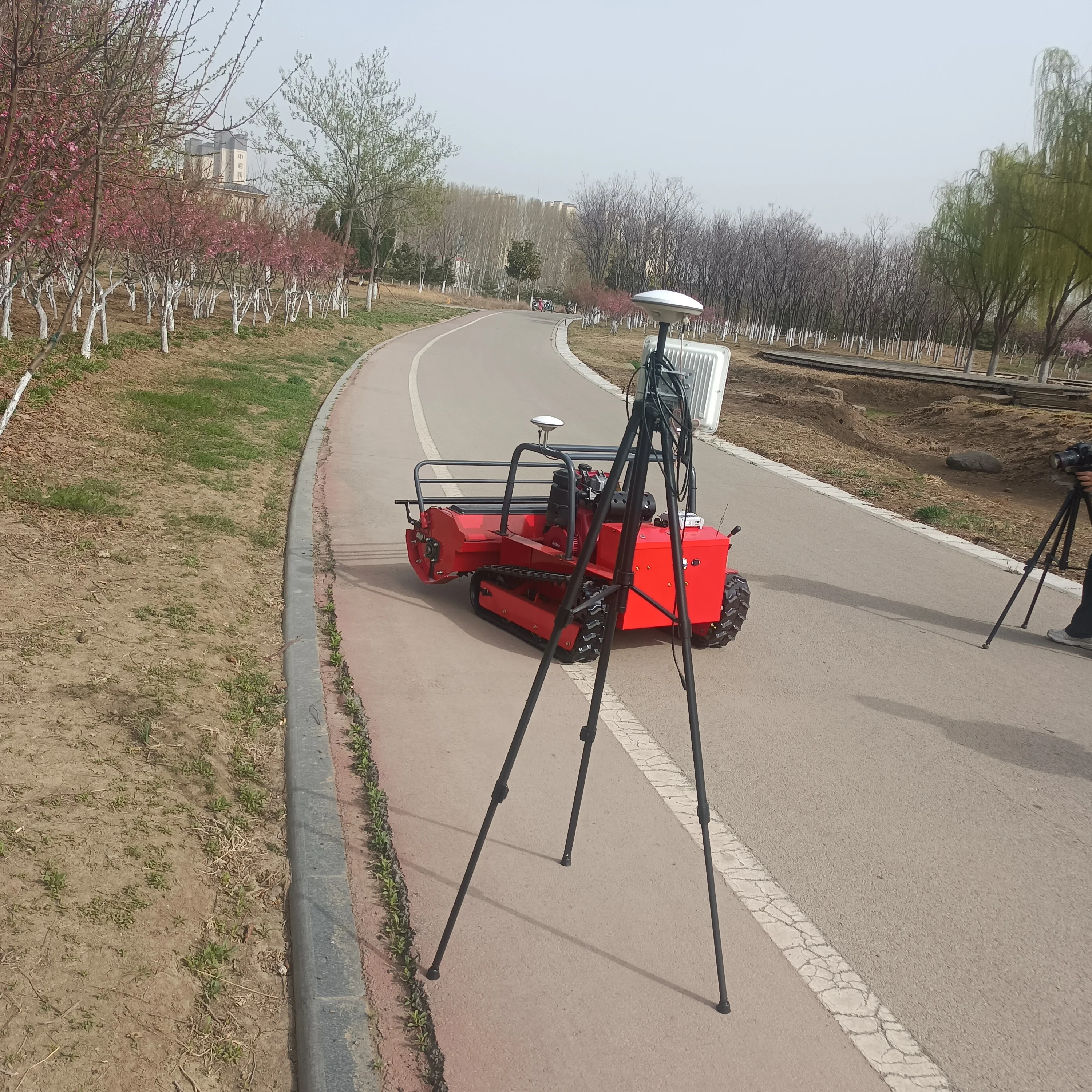 GPS-RTK Zero Turn grasmaaier voor Bush Slope Gebruik RC grasmaaier met spoor