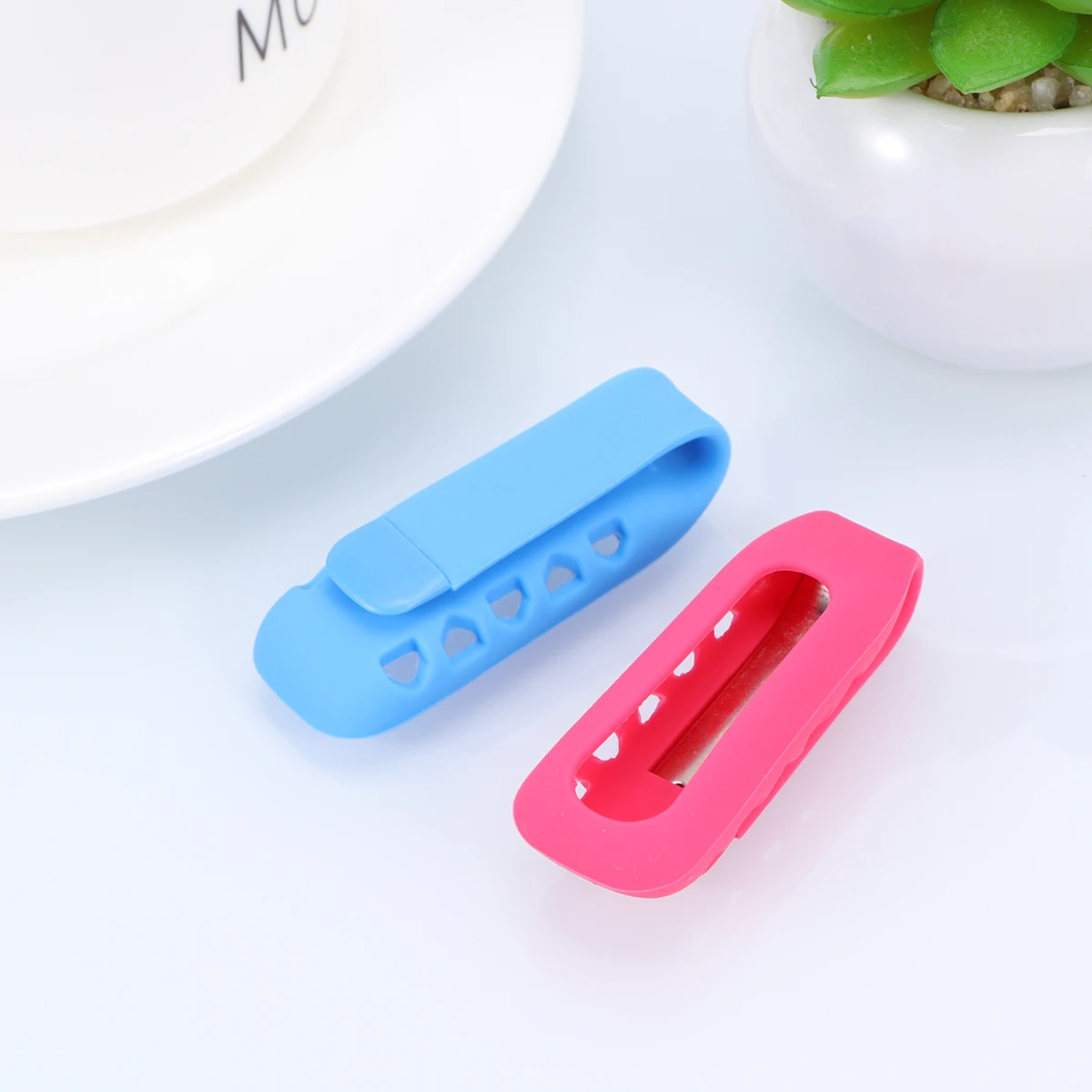 

3 PCS Pedometer Silicone Sleeve Replacement Clips Sports Tracking Device Holder Fitness