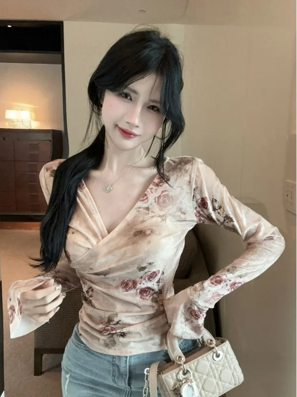 

Ретро-топ из бархата с цветочным принтом, женская модная приталенная блузка с V-образным вырезом, плиссированная, очаровательная, во французском стиле, с длинными рукавами