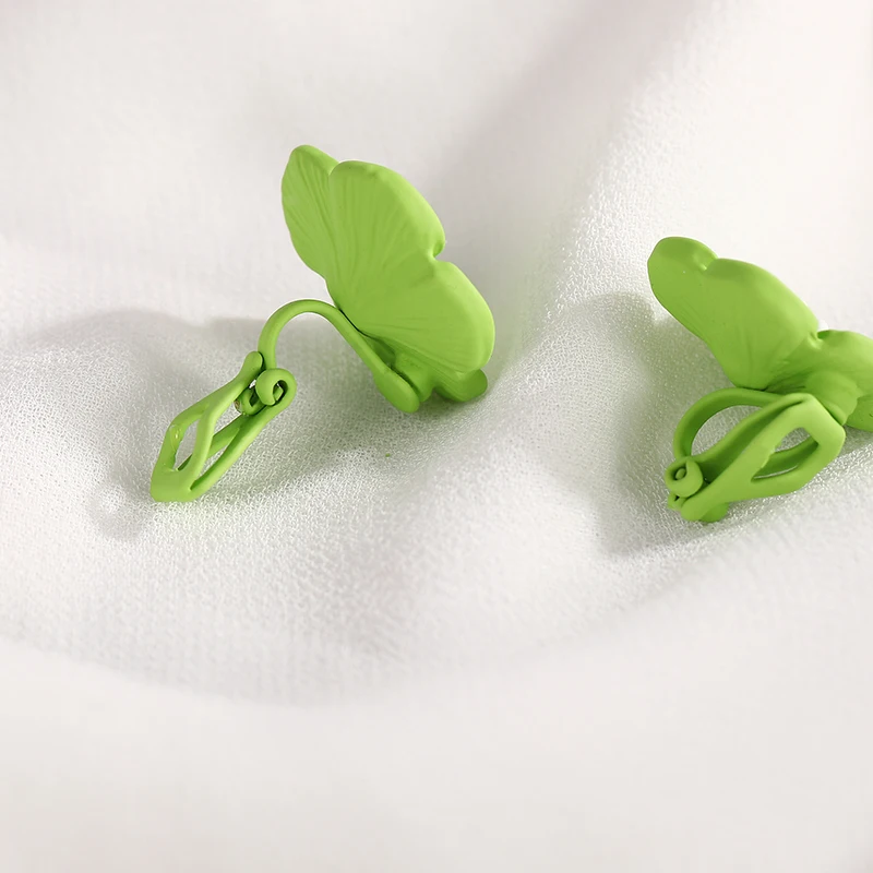 2023 Sweet Summer Soft Contrast Colorful Flower Clip on Earrings Non Pierced Asymmetrical Ear Clips Travel Party Jewelry Gifts