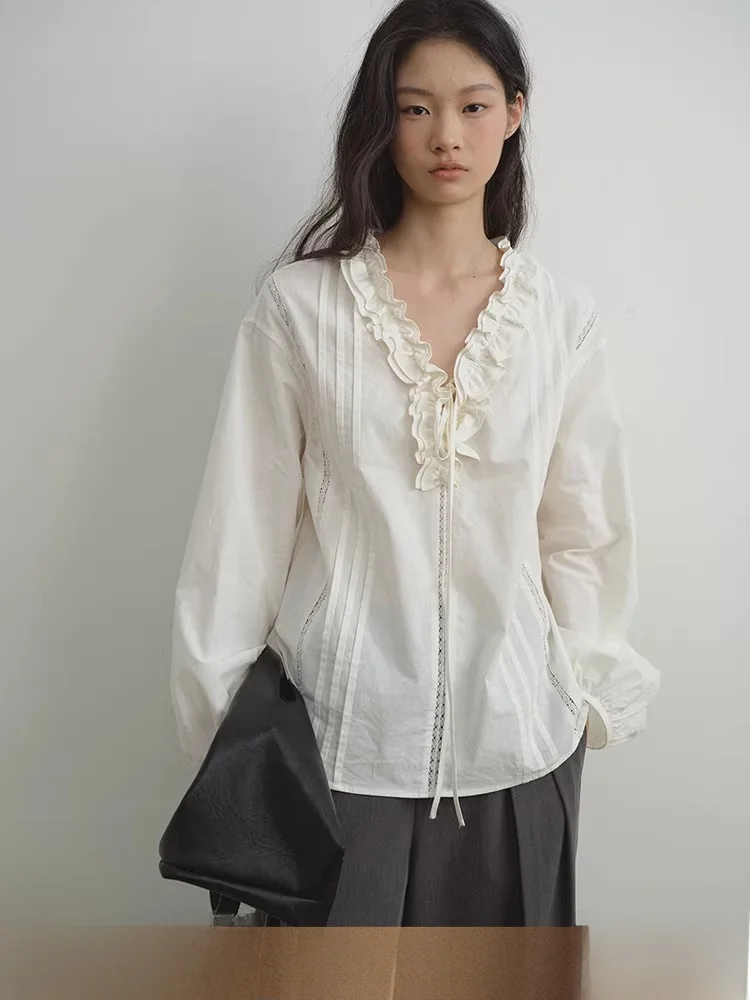 

Женская повседневная блузка из хлопка с кружевной отделкой, V-образным вырезом, ажурными вставками, длинными рукавами, на пуговицах, с цветочным узором