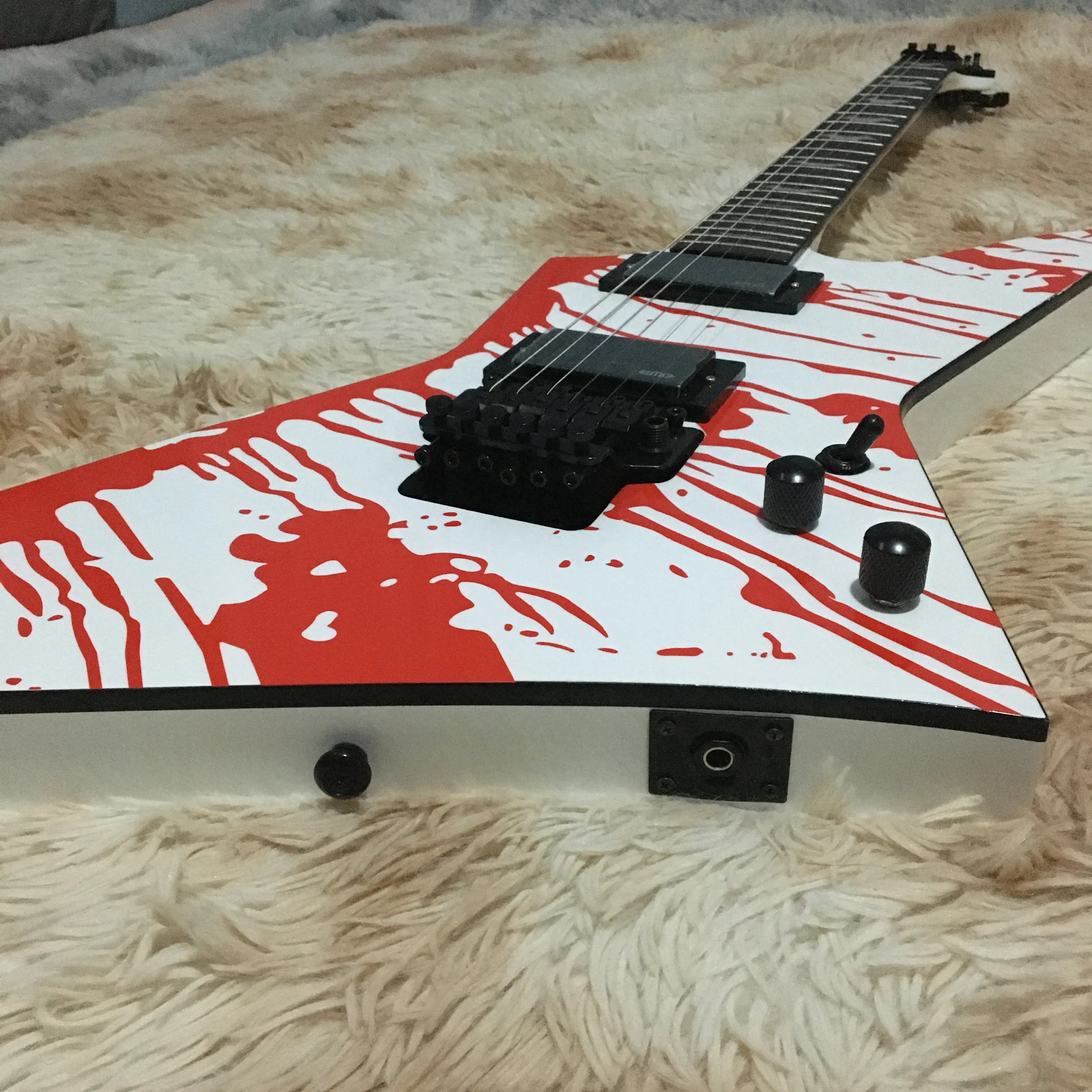 6-string integrated electric guitar,red with white, Perfect tone,hot sale in stock ,customizable,22F