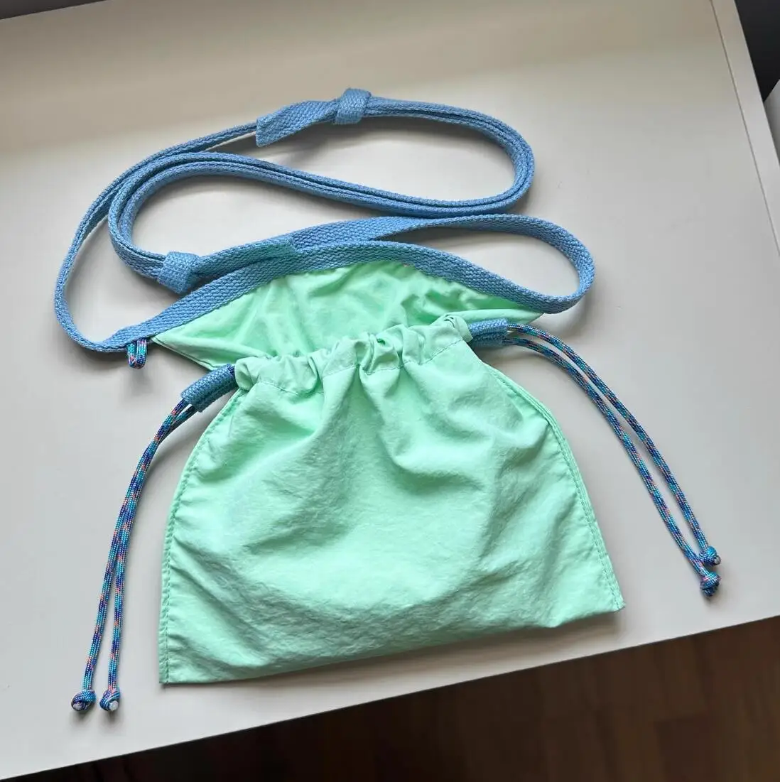 Niche drawstring crossbody bag cute simple lightweight mobile phone bag shopping lightweight bag