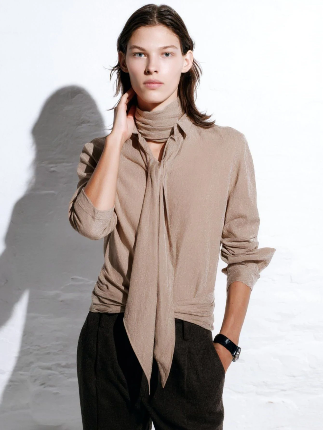 レディース 長袖 ラペルシャツ レギュラーフィット カジュアル ファッション 無地 秋冬 日常着