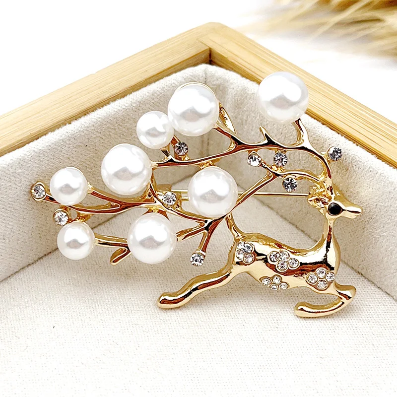 Fashion Design Rhinestone Pearl Series Brooch Spring Summer Styles Wreath Deer Pins Woman Daily Colthes Button Small Accessories