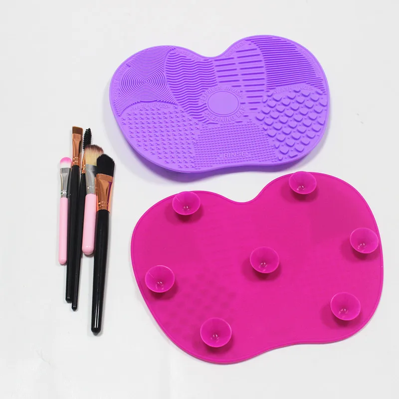 وسادة تنظيف فرشاة المكياج مع هيكل شفط، أداة تنظيف مستحضرات التجميل المحمولة على شكل قلب بناتي