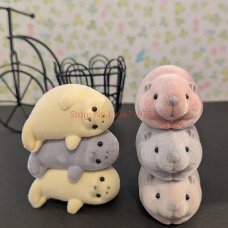 옐 캡슐 토이 귀여운 장난꾸러기 해마들 옷 입혀보자! 푹신한 바다표범 게으른 휴식 놀이 지느러미 발을 가진 해양 포유류 귀여운 피규어