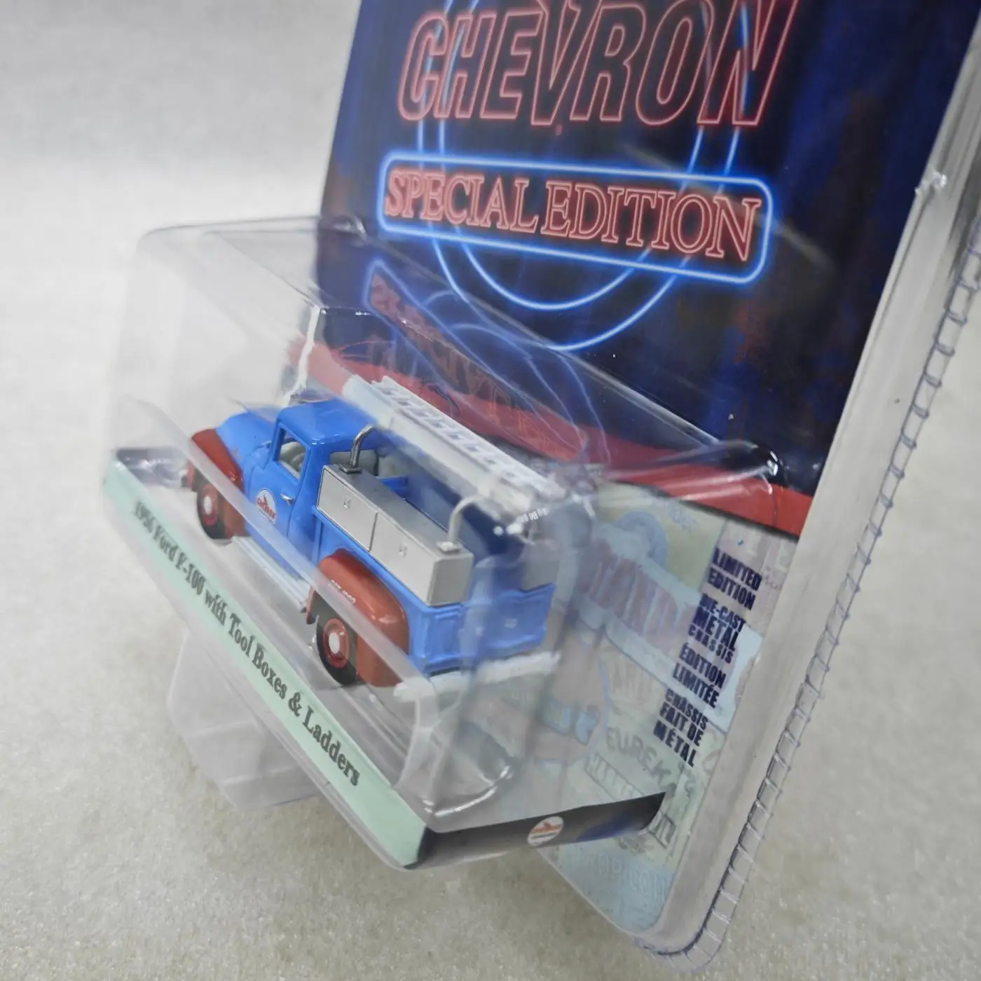 Greenlight 1:64 Chevron Special Edition Serie 1–2016, Ford F-100 & Werkzeugkasten und Leiter