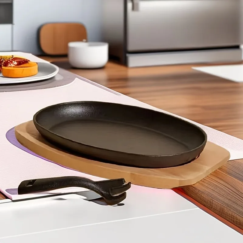 

A three in one cast iron baking tray Iron plate cast iron oval steak pan Home gas barbecue, grilled fish dish