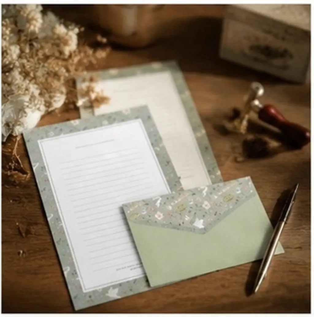 1Set Elegant Olive Green Floral Lined Letter Paper and Envelopes Set Vintage Chinese Stationery for Personal Notes Invitations