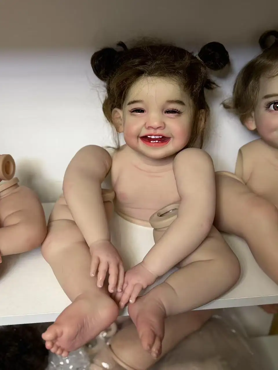 DLS Tijdelijke levering 28''Reborn Baby Mila Geschilderde kit met handgeworteld haar DIY-onderdeel met stoffen lichaam met connectoren