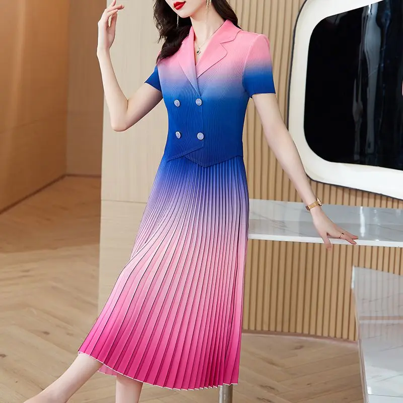 

2025 Summer New Wrinkle Gradient Colorful Medium to Long pleated Skirt Slimming and slimming Short sleeved Dress