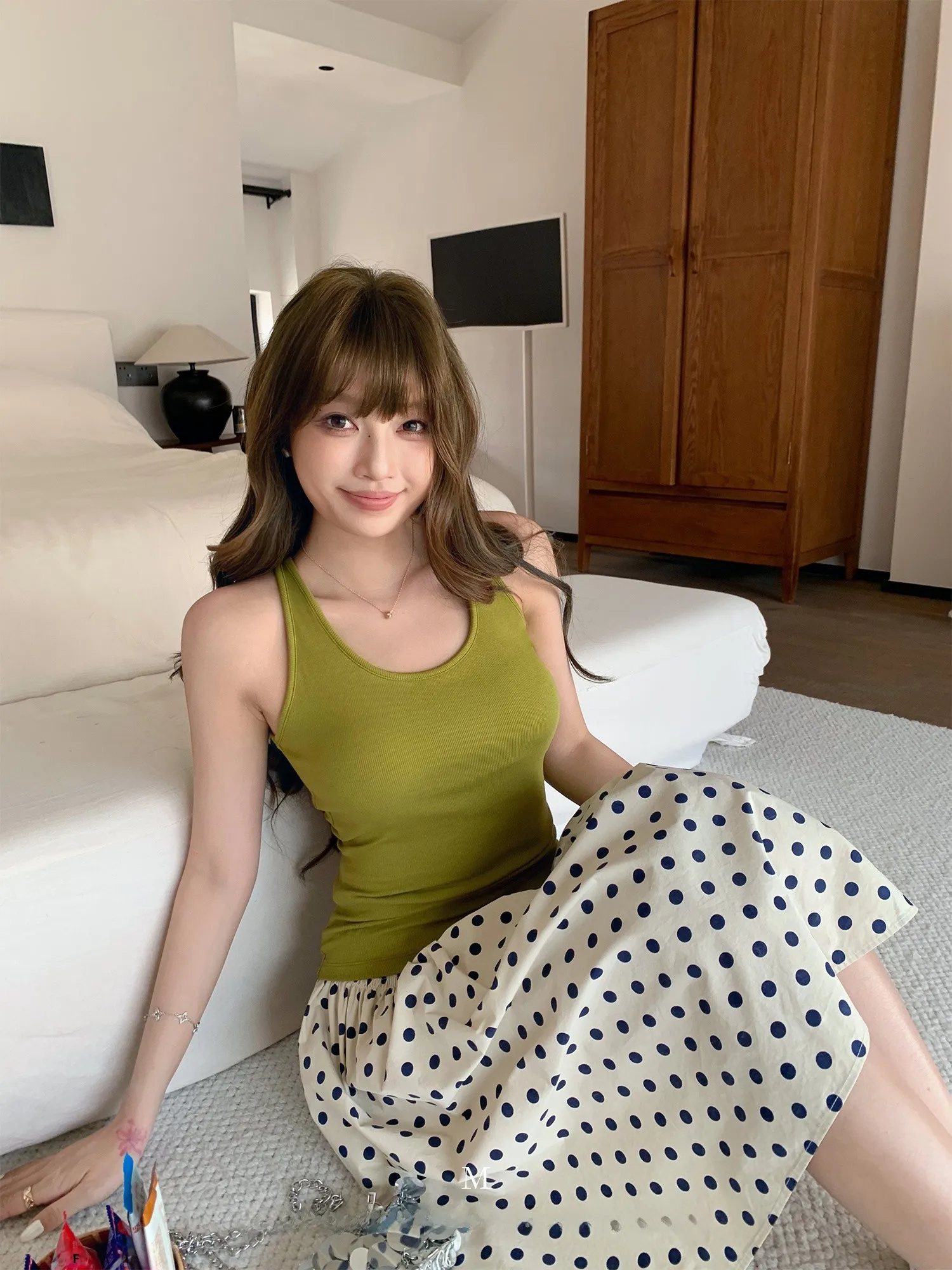 

Slim Fit Sleeveless Vest Women's Basic Style with Chest Pad Thread Belt U-Neckline Outerwear Regular Length Spring Season