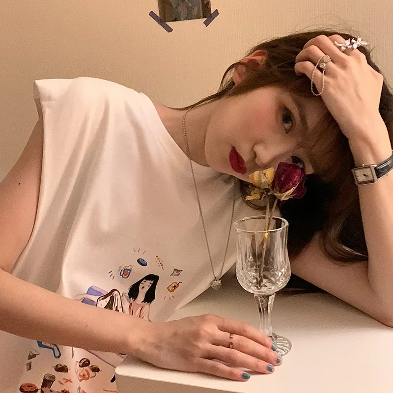 เสื้อยืดแขนกุดสีขาวผู้หญิงฤดูร้อนเวอร์ชั่นเกาหลีหลวมพิมพ์เสื้อกั๊กขนาดกลางและยาวด้านบน