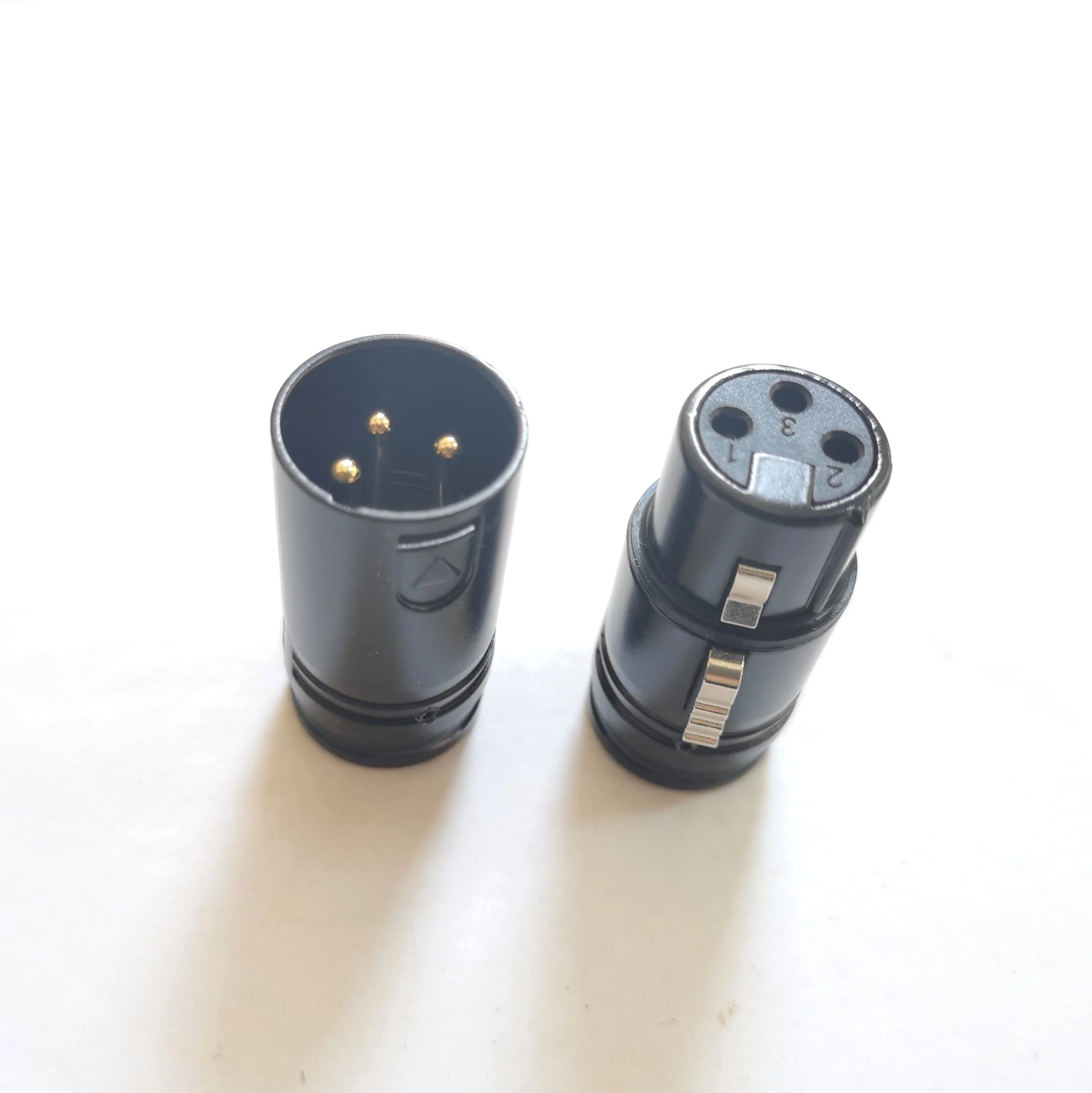 سدادة بزاوية قائمة XLR ذكور وإناث ، غلاف أسود ، دبوس ذهبي ، احترافي ، عالي الجودة ، 3 دبابيس ، 10 في اللوت