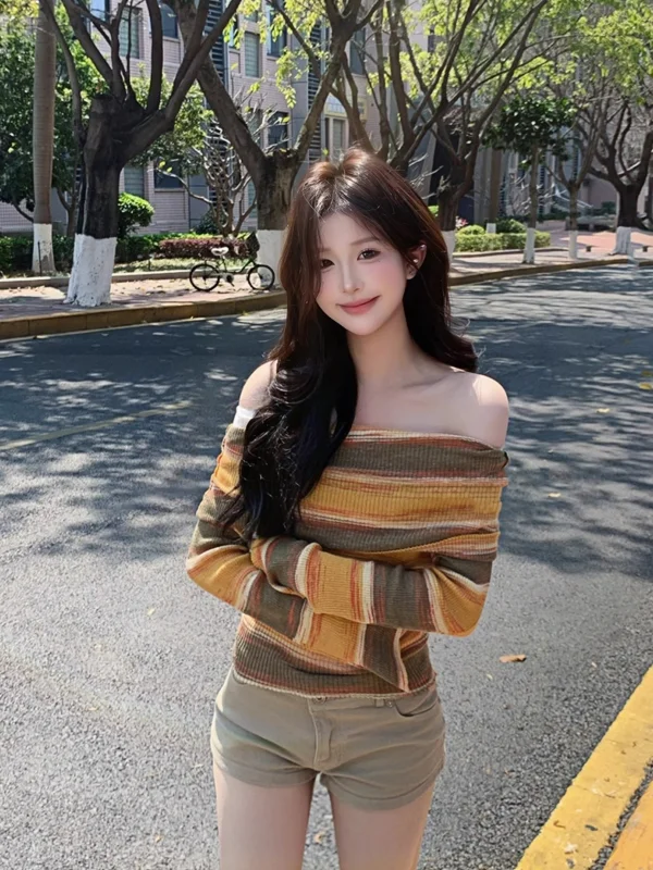 

Шикарный корейский стиль: женский облегающий вязаный свитер с длинными рукавами и открытыми плечами, красивый полосатый дизайн для осени и зимы