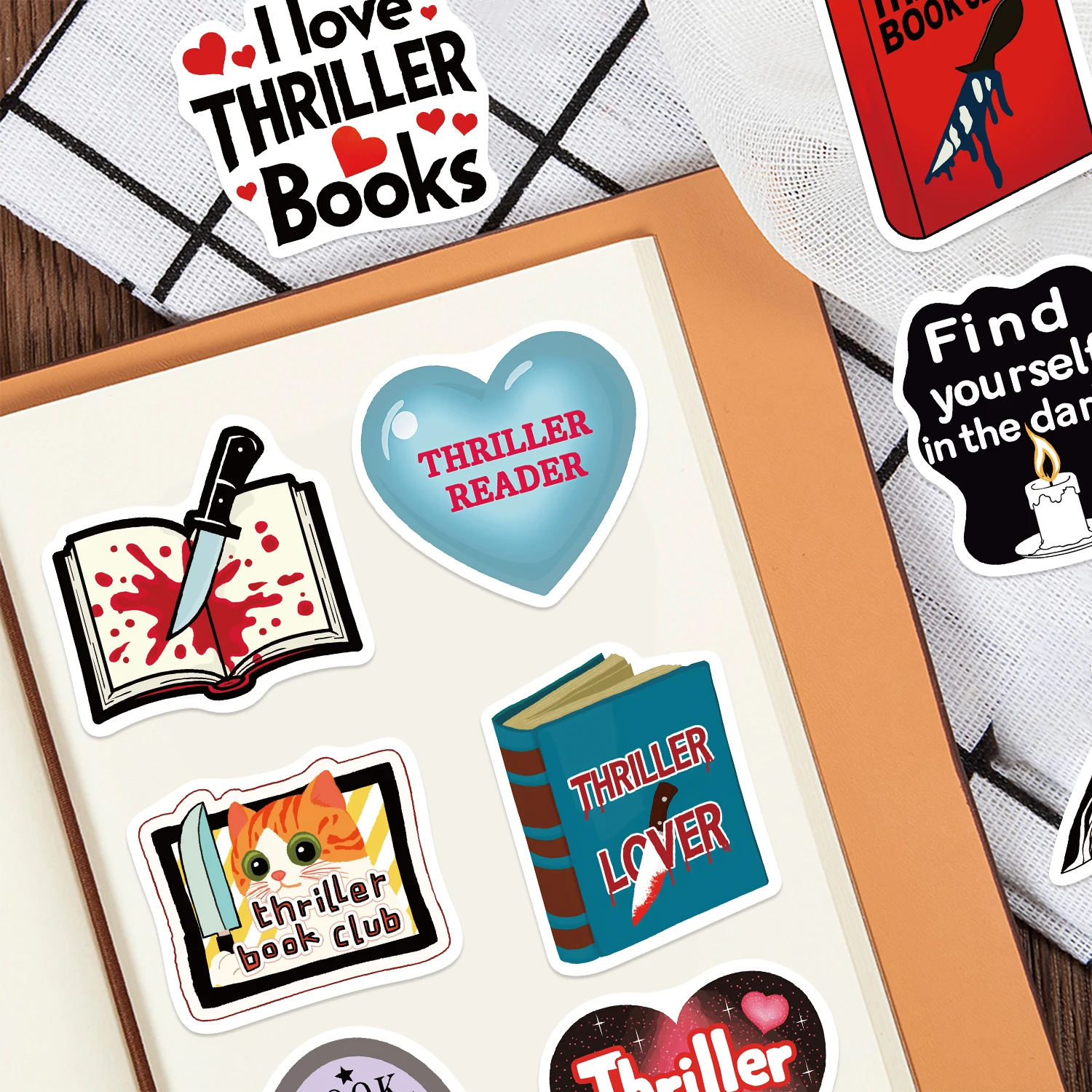 50 قطعة الكرتون القراءة ThrillerBooks ملطخ الكتابة على الجدران ملصقات الكتابة على الجدران ملصقات للدراجات اليد حساب مقلمة الشارات البلاستيكية #3