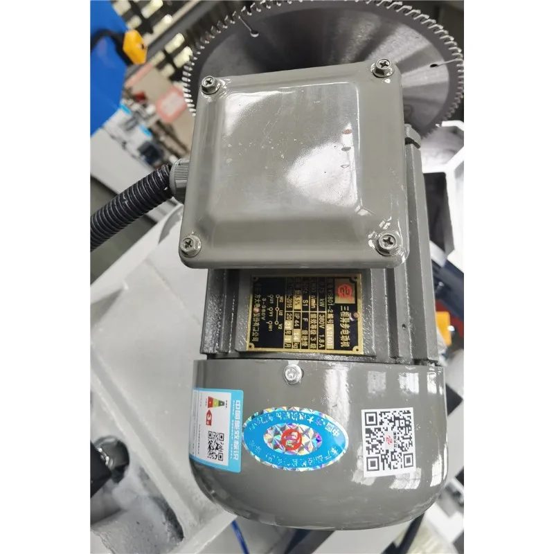 [الأكثر مبيعا] رخيصة الثمن Hiwoc جودة Upvc زجاج النافذة حبة قطع آلة المنشار للبيع