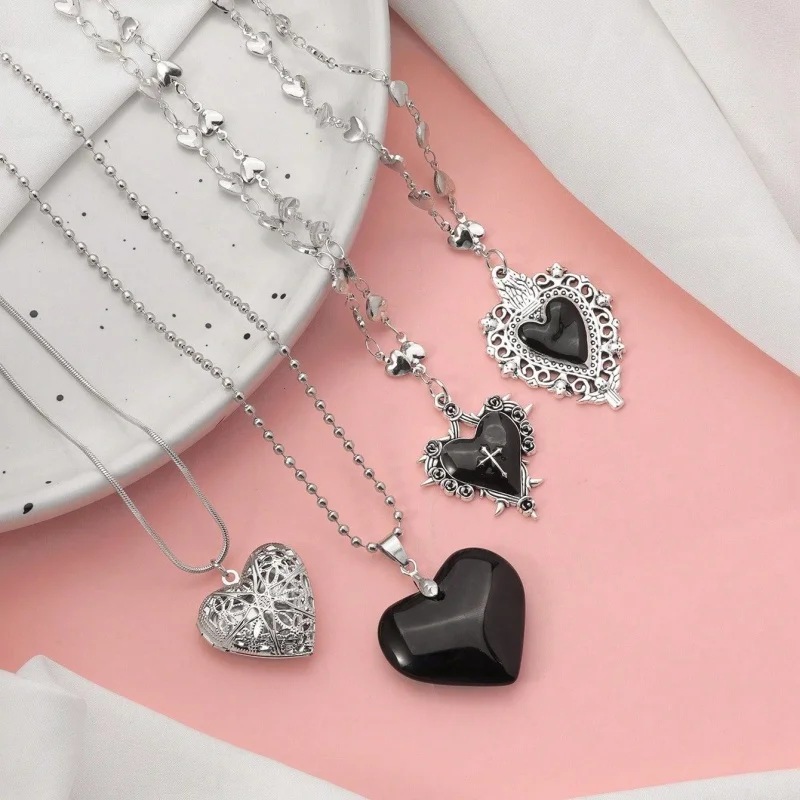 4-piece Gothic necklace set with retro hollowed out filigree, prickly winged heart-shaped pendant, silver chain, stackable jewel