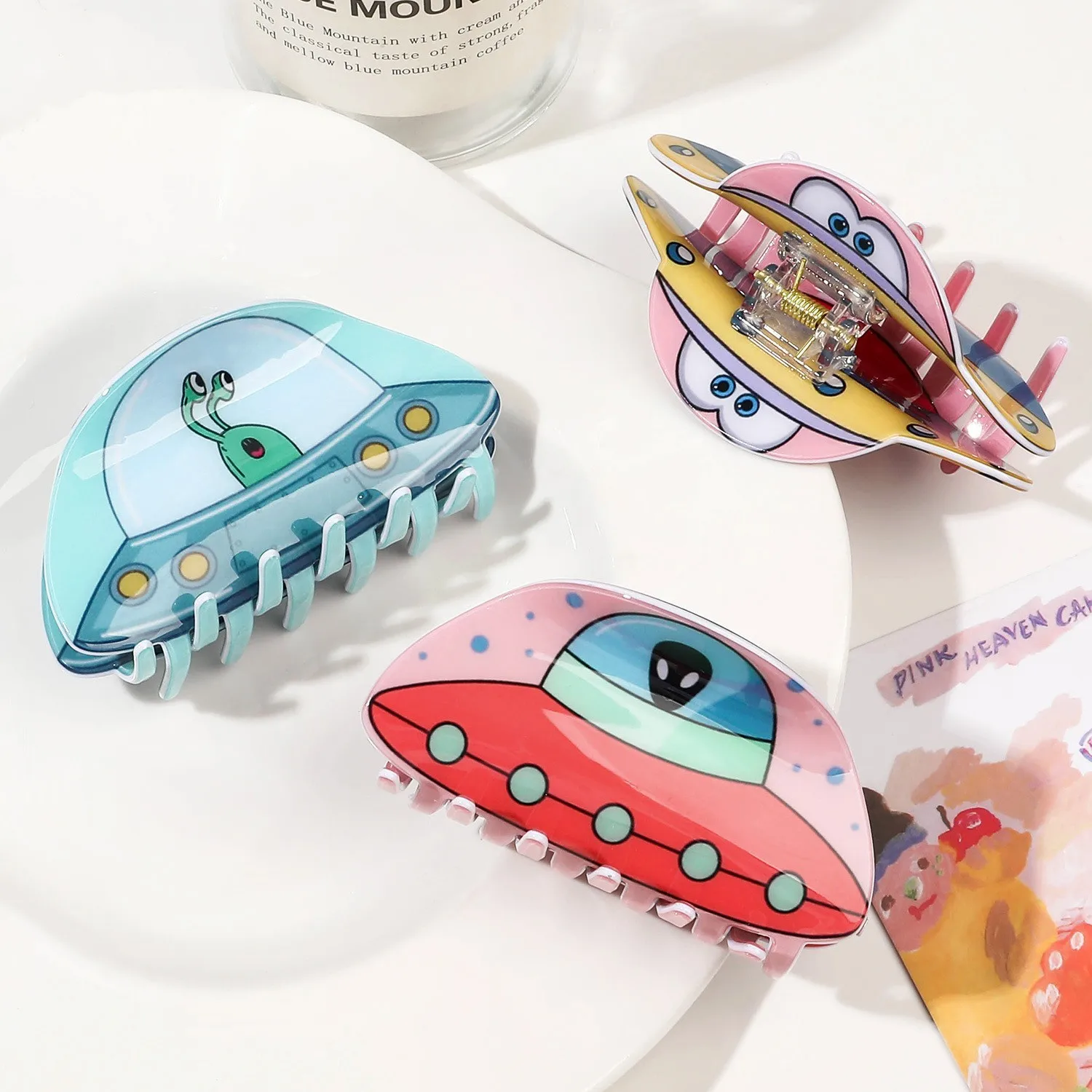 New Funny Acrylic Alien Spaceship Hair Claw Clips Hairpin Cartoon UFO Crab Hair Clip Shark Clip for Woman Girl Hair Accessories