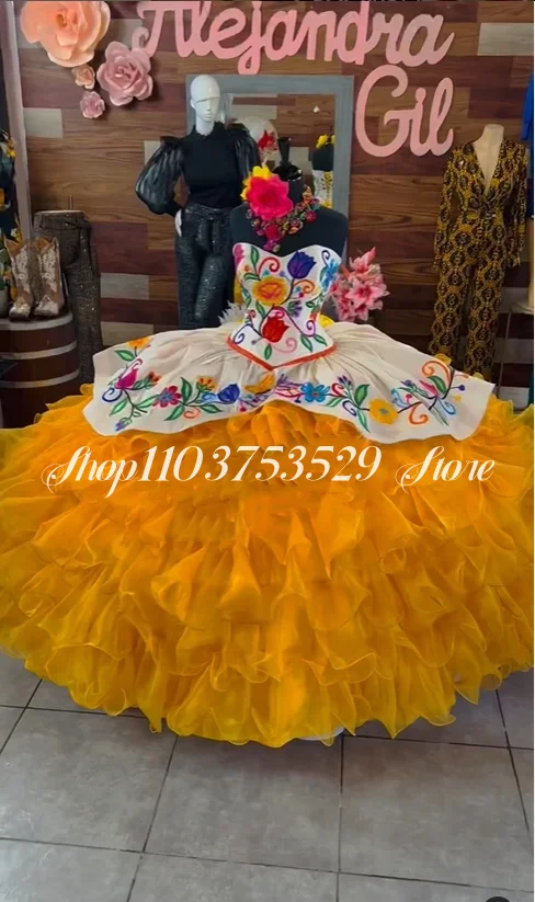 Gold Luxury Mexico Quinceanera Dresses 2025 Exquisite Floral Embroidered Lace 16 Sweetheart Corset Poncho vestidos de 15