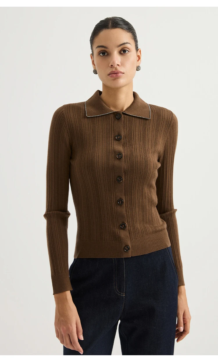 BY3621708 Damen-Strickjacke mit Polokragen, 100% Wolle, strukturiert, gerippt, lange Ärmel, Kragen mit Kettenverzierung, Kunstharzknöpfe, dezenter Luxus für den Herbst – Detail 8