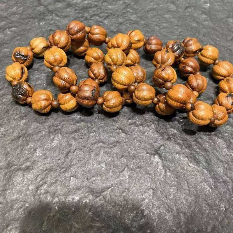 high-quality-handcrafted-twisted-bead-bracelet-made-from-struck-wood